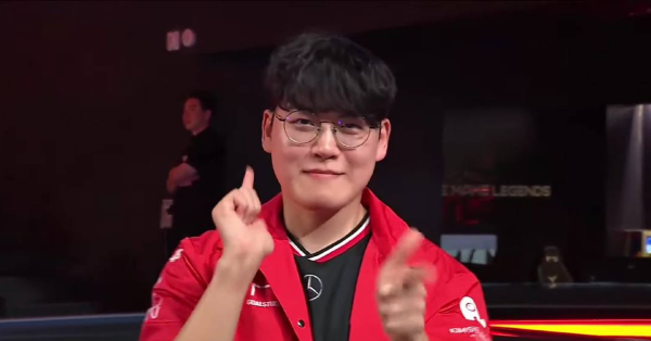 Chỉ một biểu cảm sau trận, Gumayusi khiến fan nhói lòng