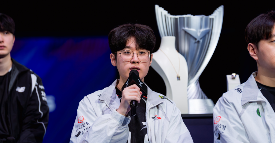 Zeus có nhận định bất ngờ về đối thủ tương lai của HLE trong trận chung kết LCK 2025