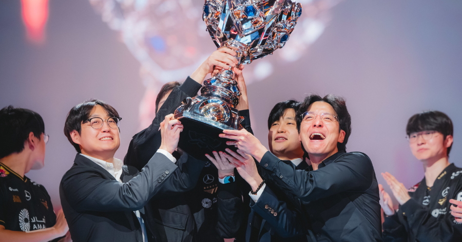 Không chỉ dàn tuyển thủ mà BHL T1 cũng lập kỷ lục lịch sử của LMHT