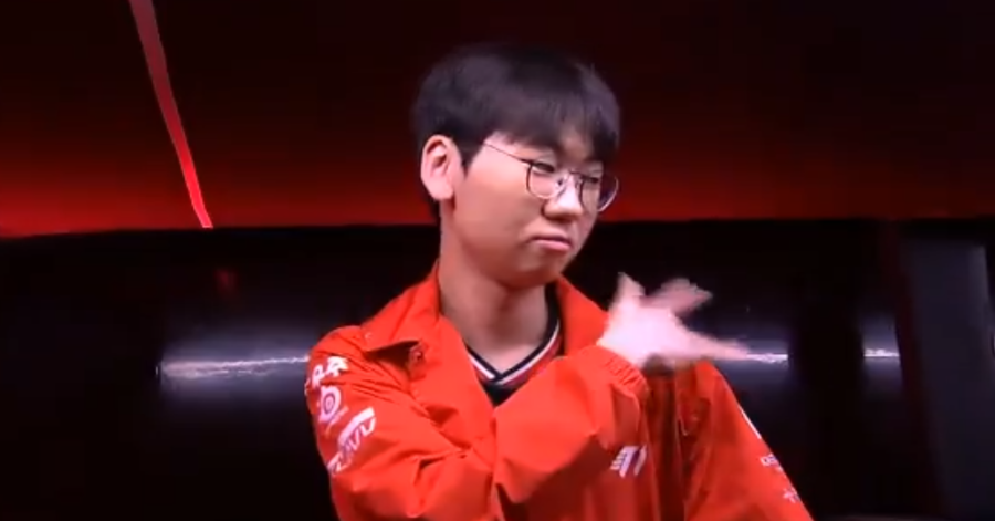 Sao T1 bị chỉ trích dữ dội dù vừa giành chiến thắng trước HLE