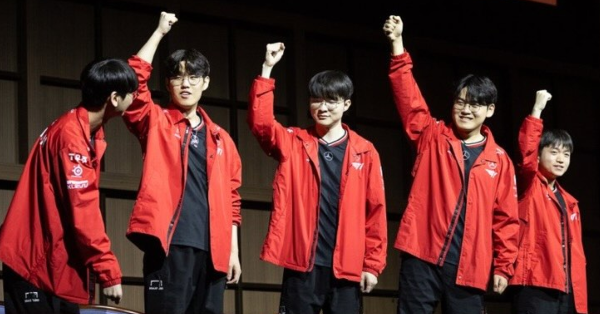 LCK cần cẩn thận, T1 đang có dấu hiệu trở lại