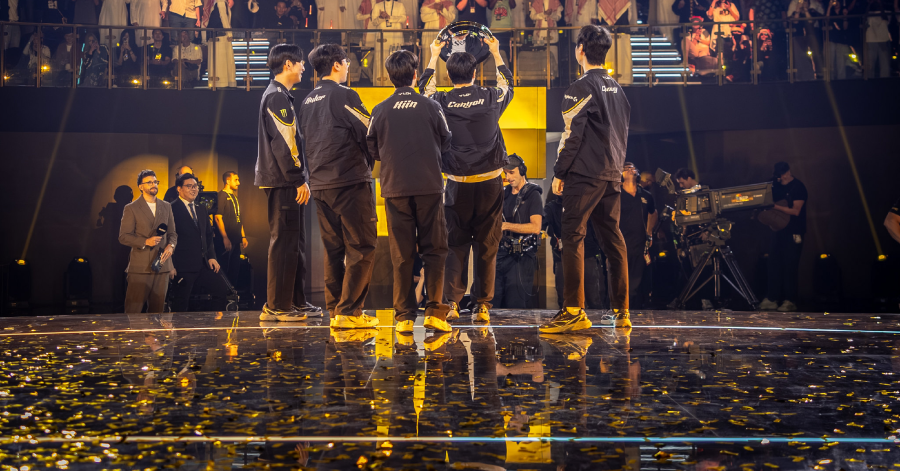 Cộng đồng fan Gen.G bùng nổ bức xúc vô lý sau chức vô địch EWC 2025 của đội nhà