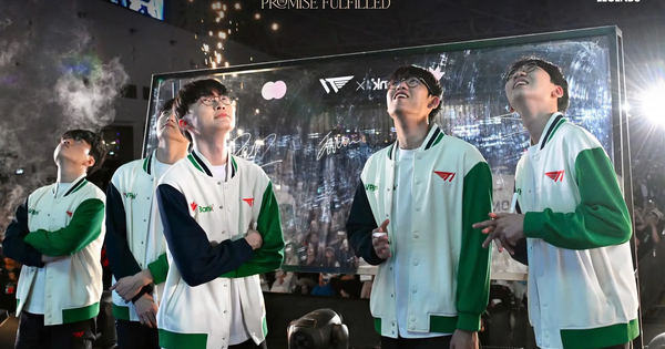 Hình ảnh T1 khiến fan Việt không thể nào quên, gần gũi ấm áp đến lạ