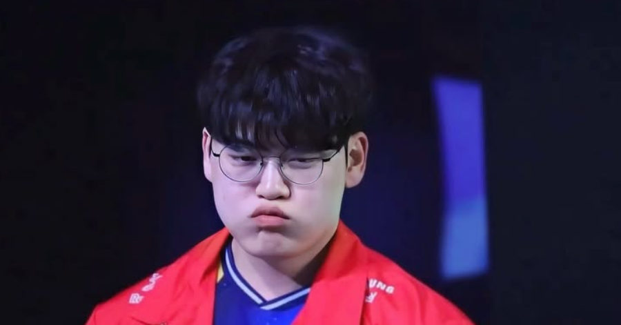 Không chỉ lỗi của Gumayusi, HLV T1 cũng góp phần vào vấn đề bể tướng