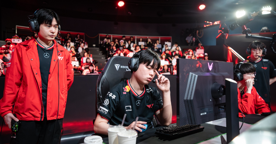 Gumayusi dự bị, Faker trở thành "nạn nhân" tiếp theo của T1 - Smash