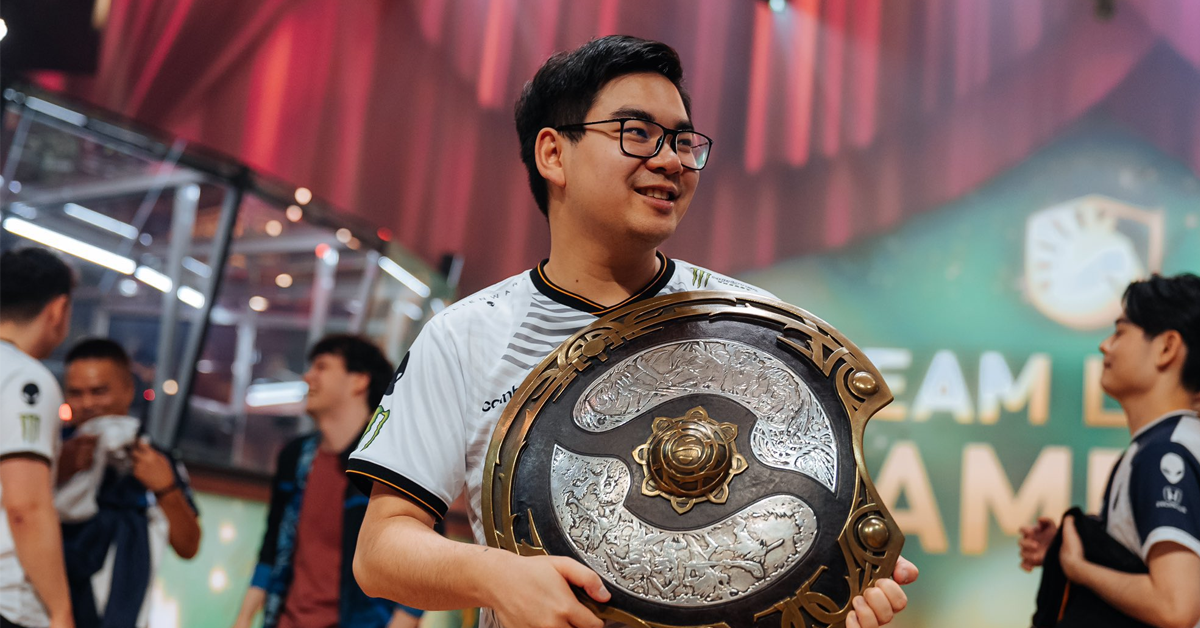 Ngôi sao gốc Việt - miCKe được huyền thoại DOTA 2 hết lời ca tụng