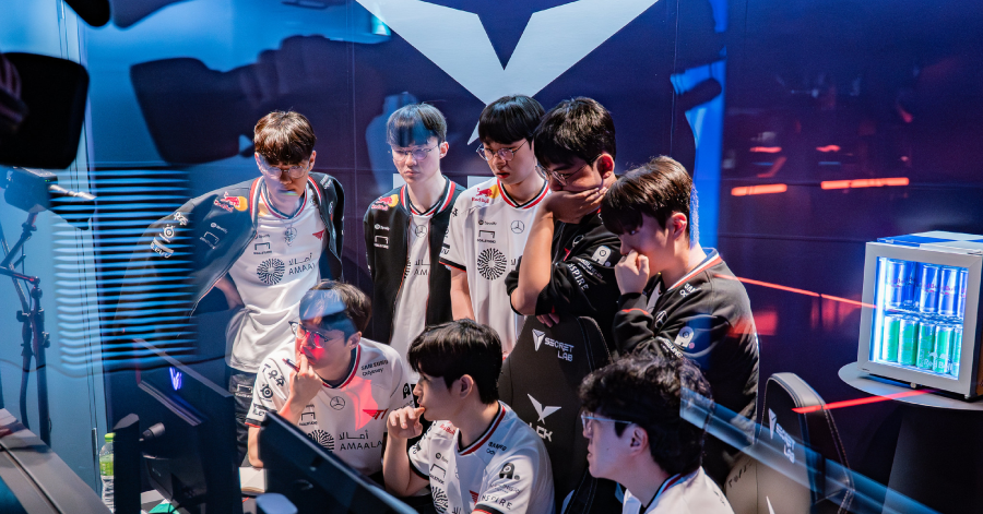 Thua thảm HLE, cộng đồng chỉ ra cả đội hình T1 chỉ có 2 tuyển thủ nỗ lực