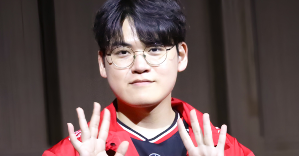 Thống kê thông số quan trọng của Xạ Thủ nhưng là "cú vả" T1 cực mạnh